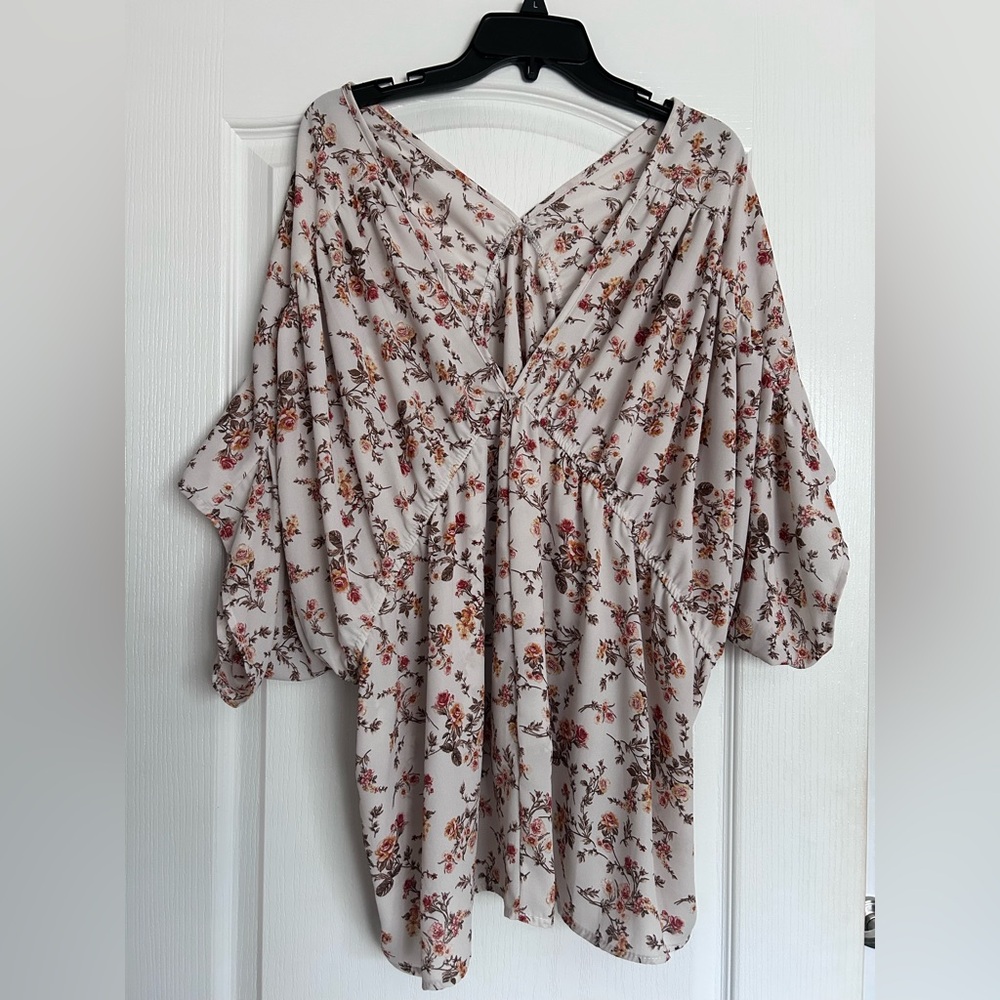 Beautiful floral flowy top